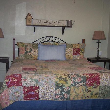 Blanco County Inn & Guesthouses Exterior photo