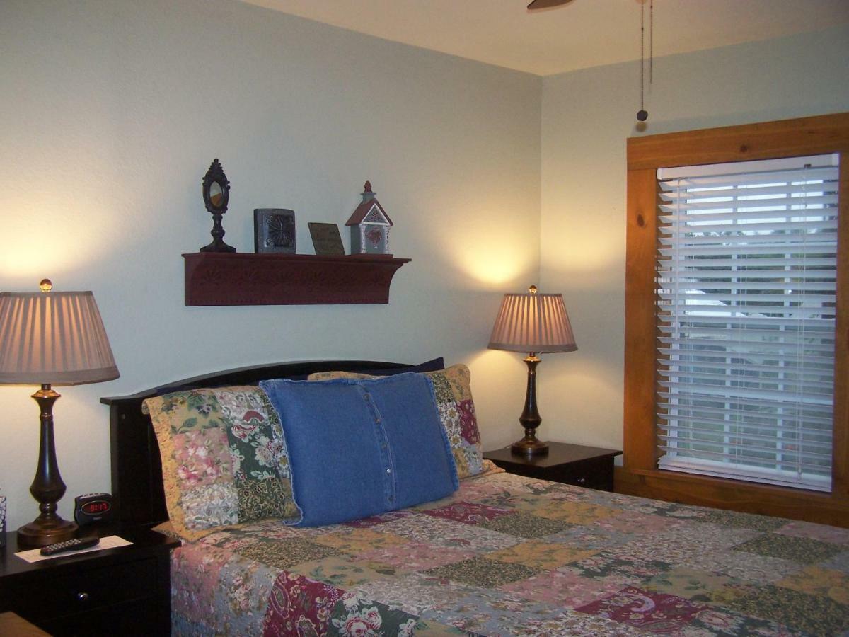 Blanco County Inn & Guesthouses Exterior photo