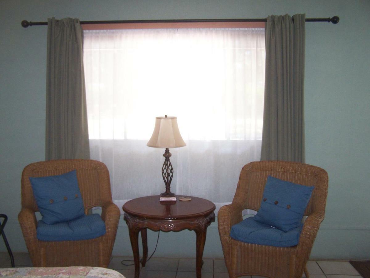 Blanco County Inn & Guesthouses Exterior photo