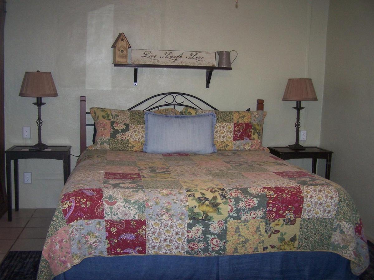 Blanco County Inn & Guesthouses Exterior photo